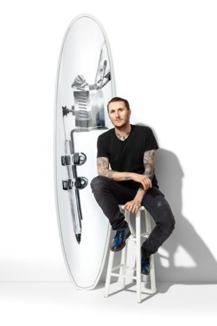 scott-campbell-limited-edition-surfboard-for-tommy-hilfiger-in-collaboration-with-art-production-fund
