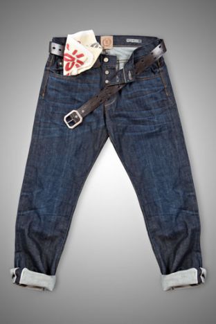 replay-30-years-jeans-still-life-with-belt-and-bandana-man