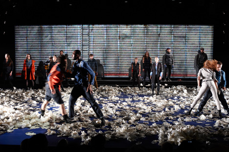 G-Star_RAW_show_AW2012_choreography_by_Conny_Janssen_10
