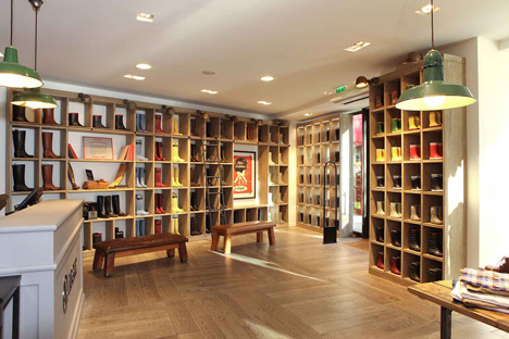 aigle-store-champs-elysees-stiefelbar