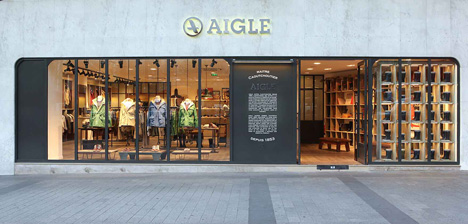 aigle-storeopening_champs-elysees-outside