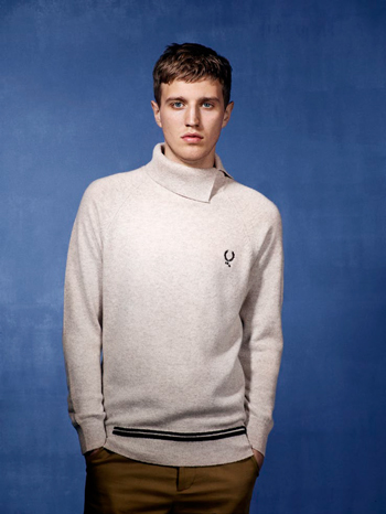 fred-perry-slit-roll-neck-